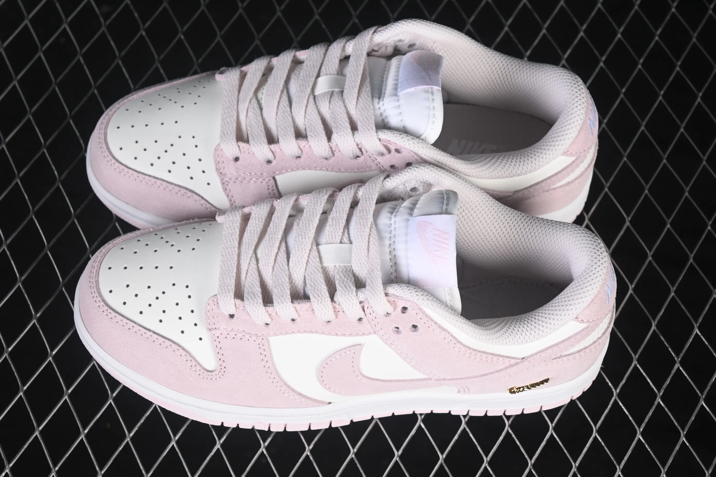 All categories Nk SB Dunk Series Nk SB Dunk Low low-top sneakers Nike SB Dunk Low Year of the Horse Yunyanfen low-top casual sneakers IO4244-100